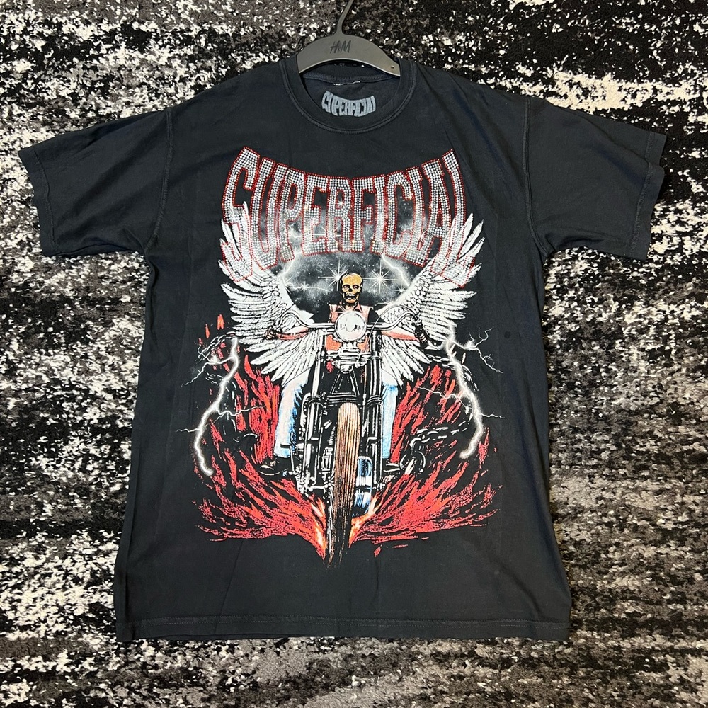 Superficial short sleeve tee